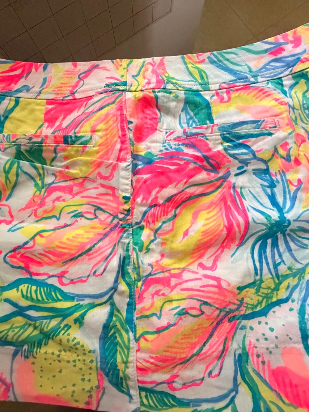 Lilly Pulitzer skort with Neon Pink Trim - Picture 2 of 4